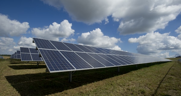 Green Hosting and PUE: How Data Centers Cut Carbon Emissions